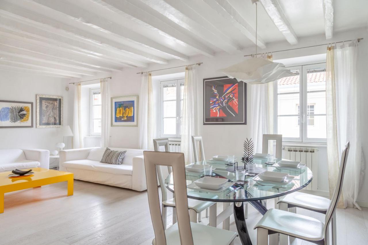 Lägenhet på 80 m² i Triestes centrum, med 3 sovrum och 3 badrum  Exteriör bild